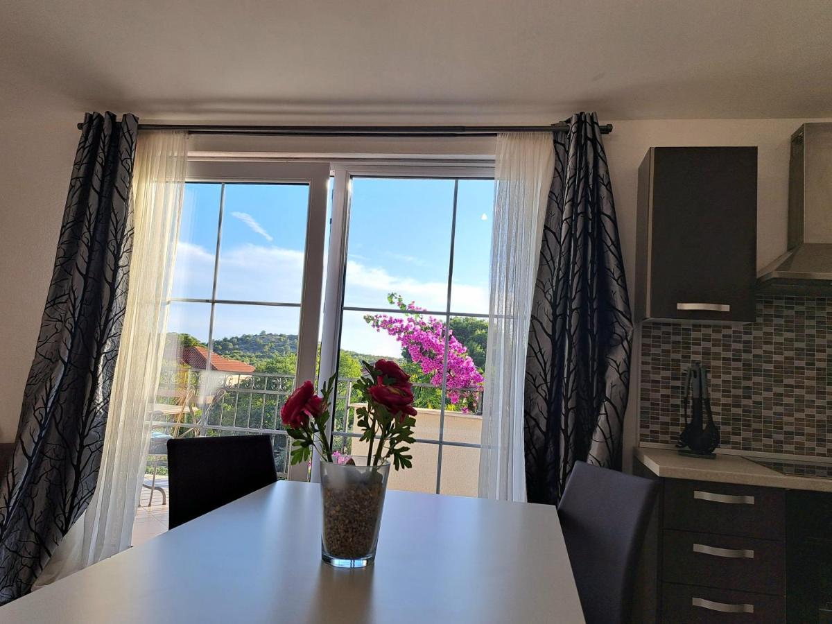 Apartment Oaza Mira Tribalj Eksteriør bilde