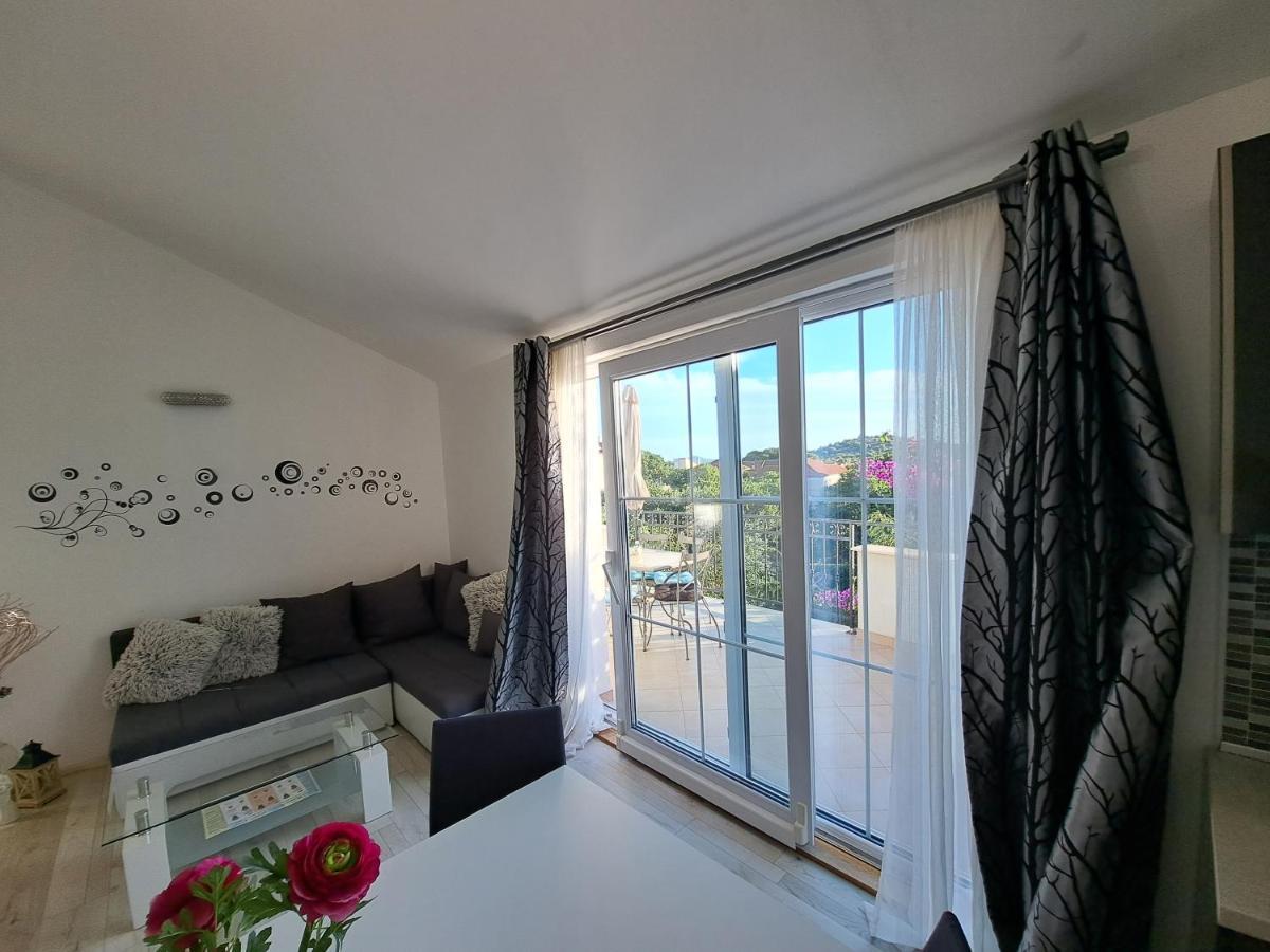 Apartment Oaza Mira Tribalj Eksteriør bilde